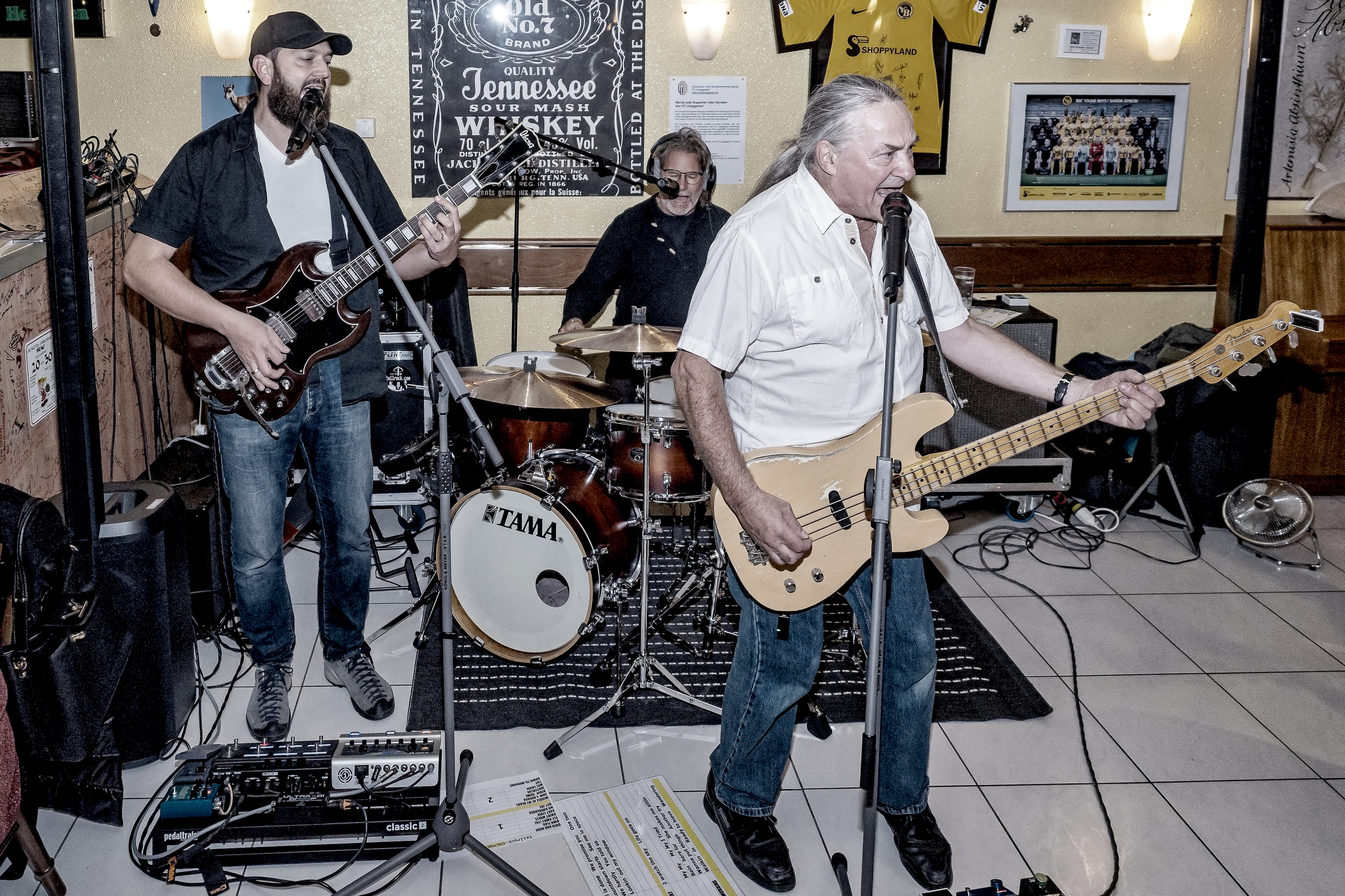 live band_easyHDR-BASIC-2.jpg